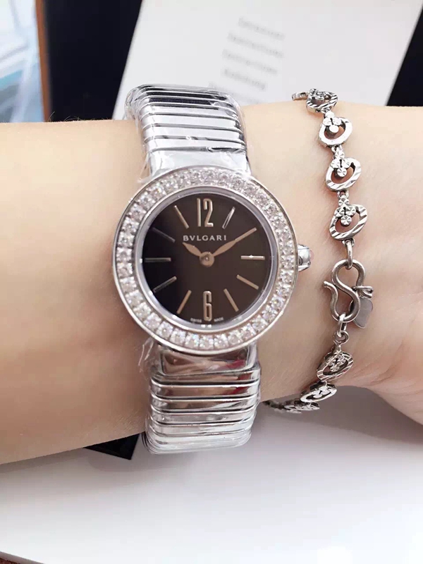 ブルガリ時計正面デザイン